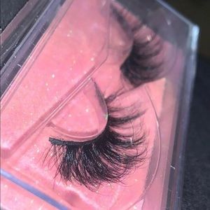 Flirty Lashes